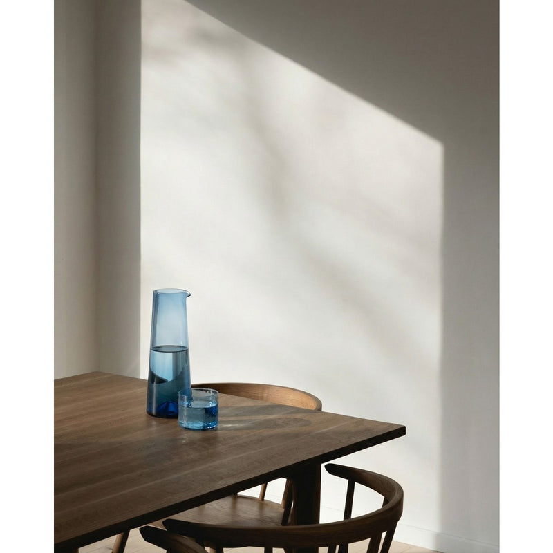 Trinkglas Azure Hammered – Detailaufnahme der Oberfläche