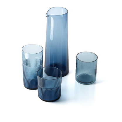 Trinkglas Azure Hammered – im Größenvergleich